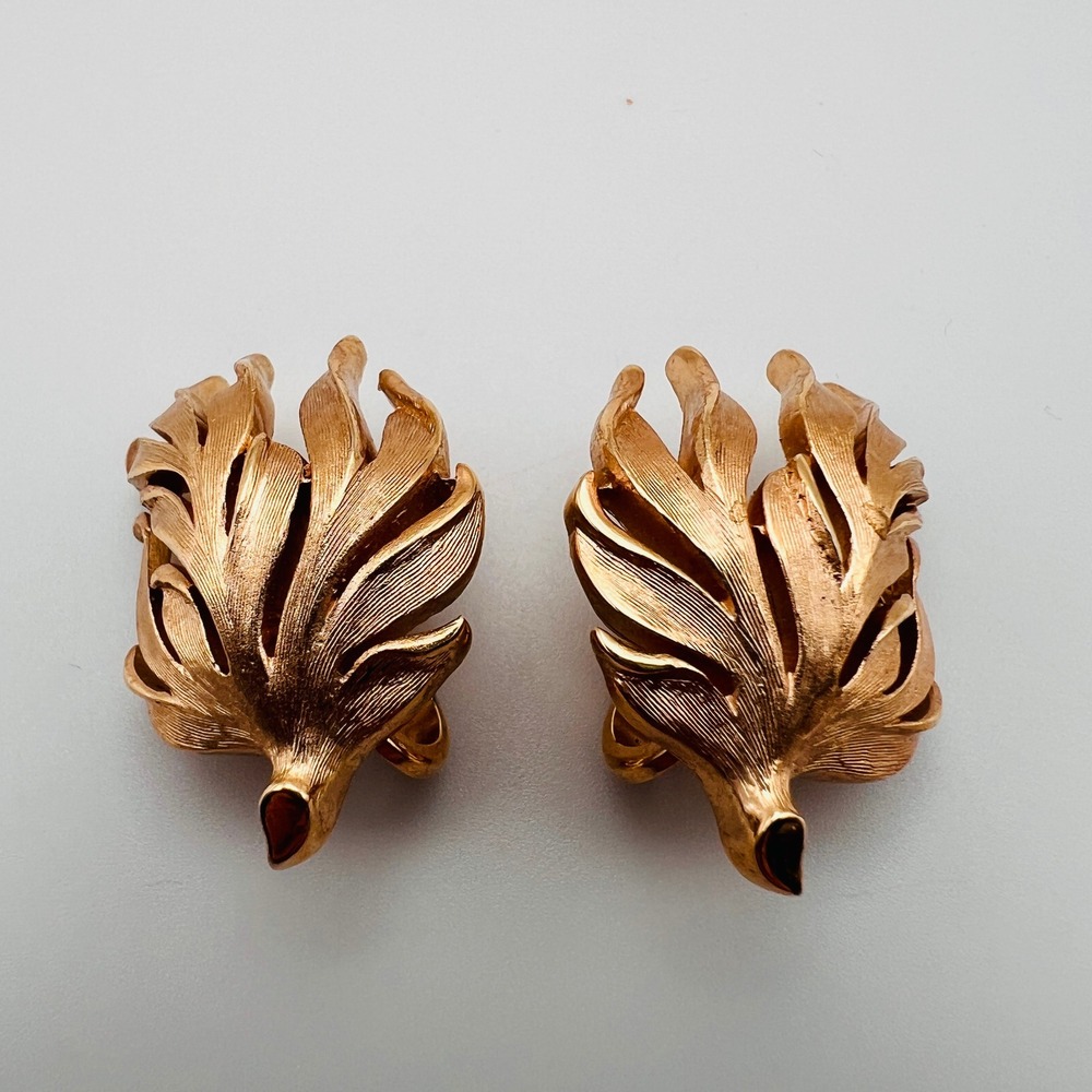 Trifari Clip On Earrings Vintage Textured Leaf Flame Gold Tone Statement Floral